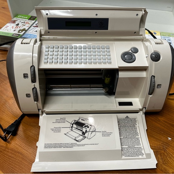 Cricut Personal Electronic Cutter - Picture 2 of 5